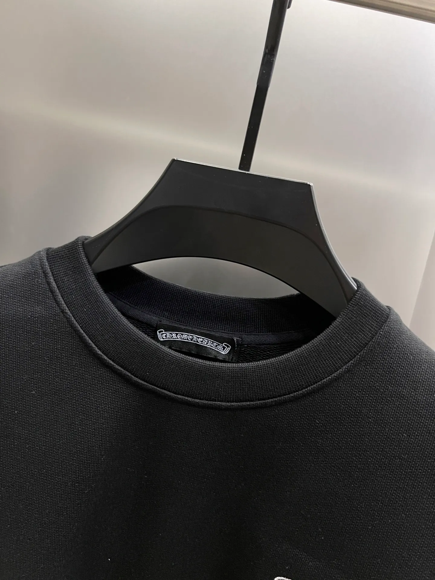 🅿️310 CH Cro 2025 autumn and winter new style, customized 430g double yarn plain fabric, round neck long-sleeved sweatshirt, cross three-dimensional embroidery technology + cross patch hardware, the real thing is great🔥Same style for men and women, loose version, size S M L XL XXL five sizes black white